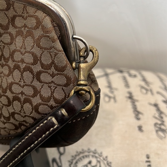 Coach Signature Brown Canvas Suede Trim Kisslock Framed Wristlet -Coin Wallet - Picture 9 of 16